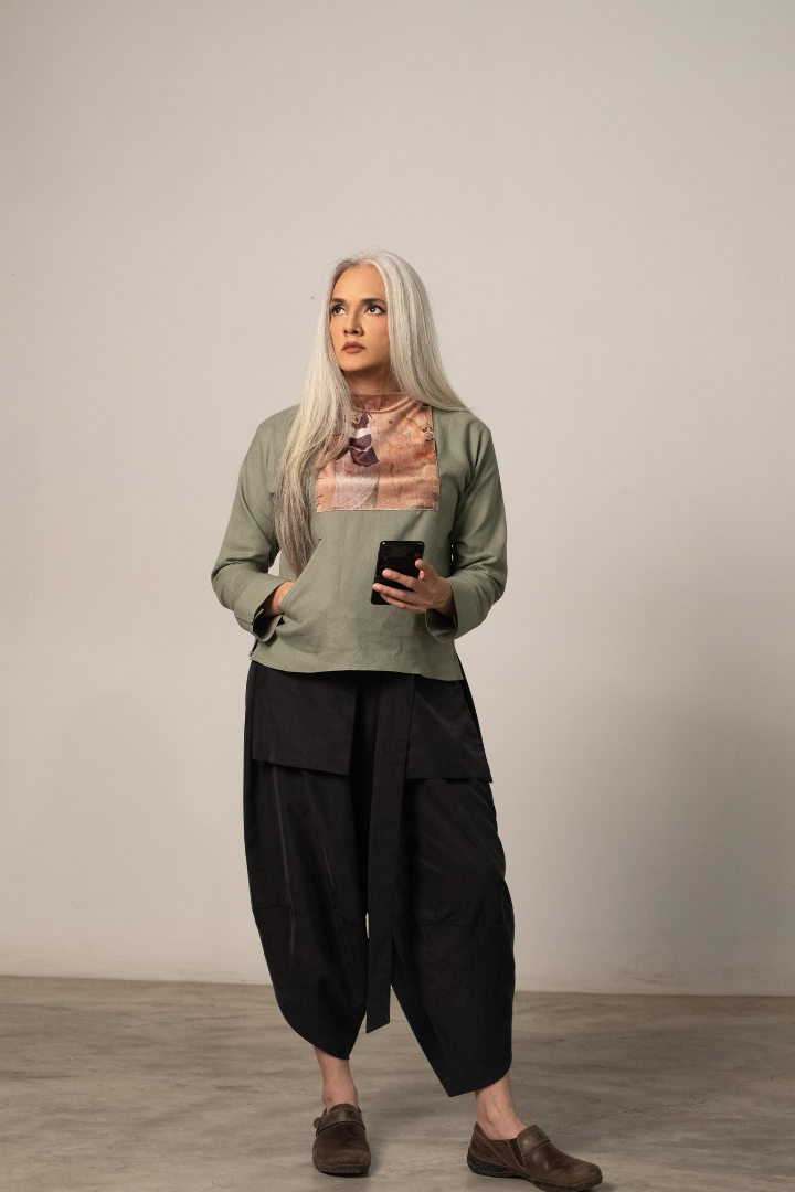 SATSUKI blouse in Irish linen with printed velvet patch