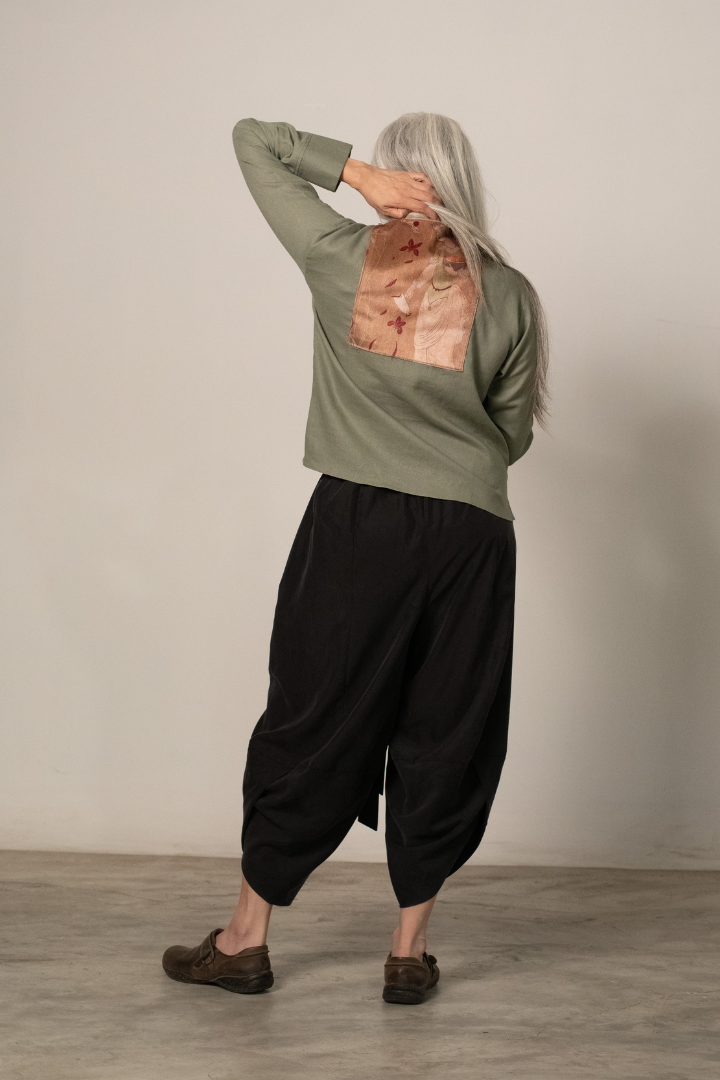 SATSUKI blouse in Irish linen with printed velvet patch