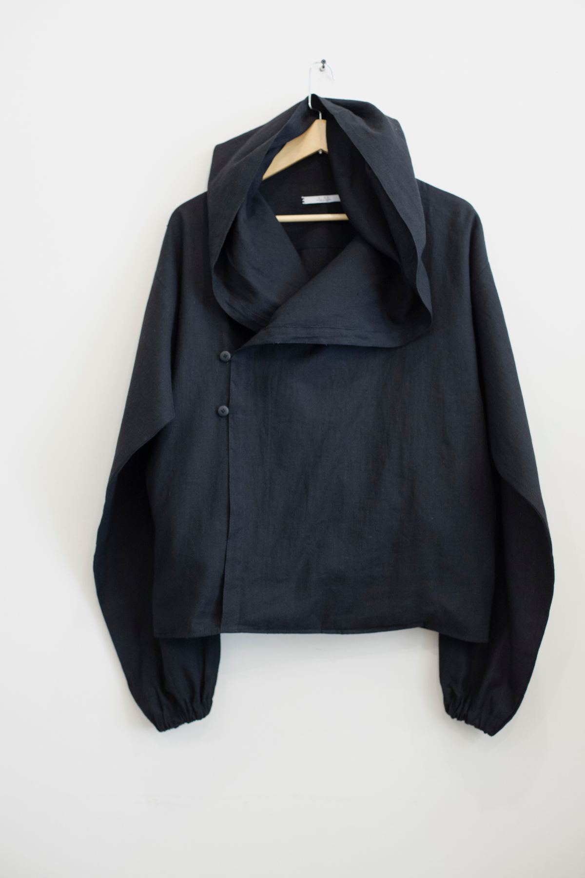 Hachi Hooded Shirt in Black Linen