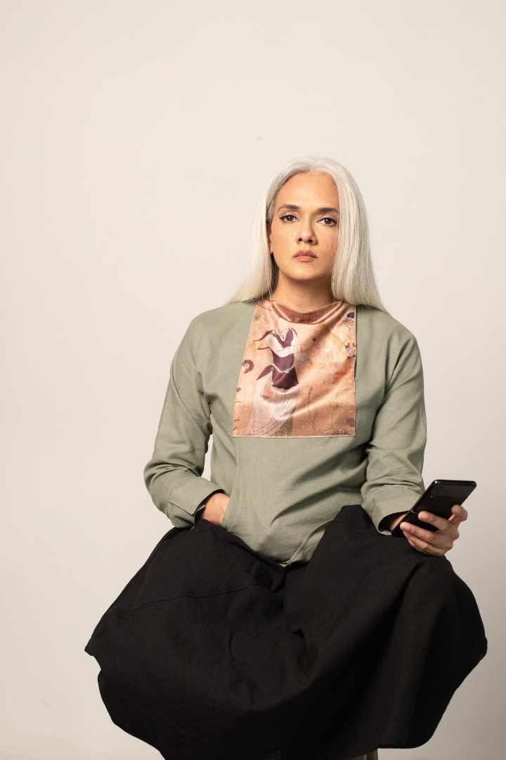 SATSUKI blouse in Irish linen with printed velvet patch