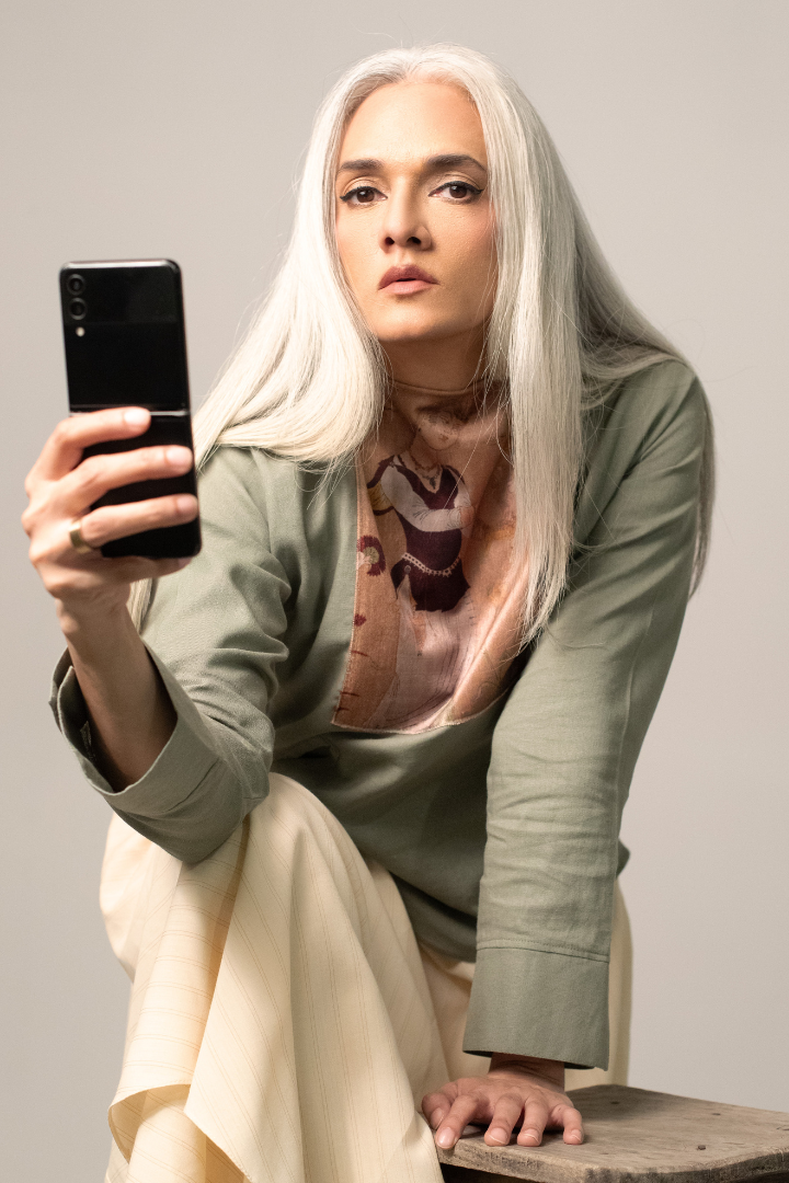 SATSUKI blouse in Irish linen with printed velvet patch