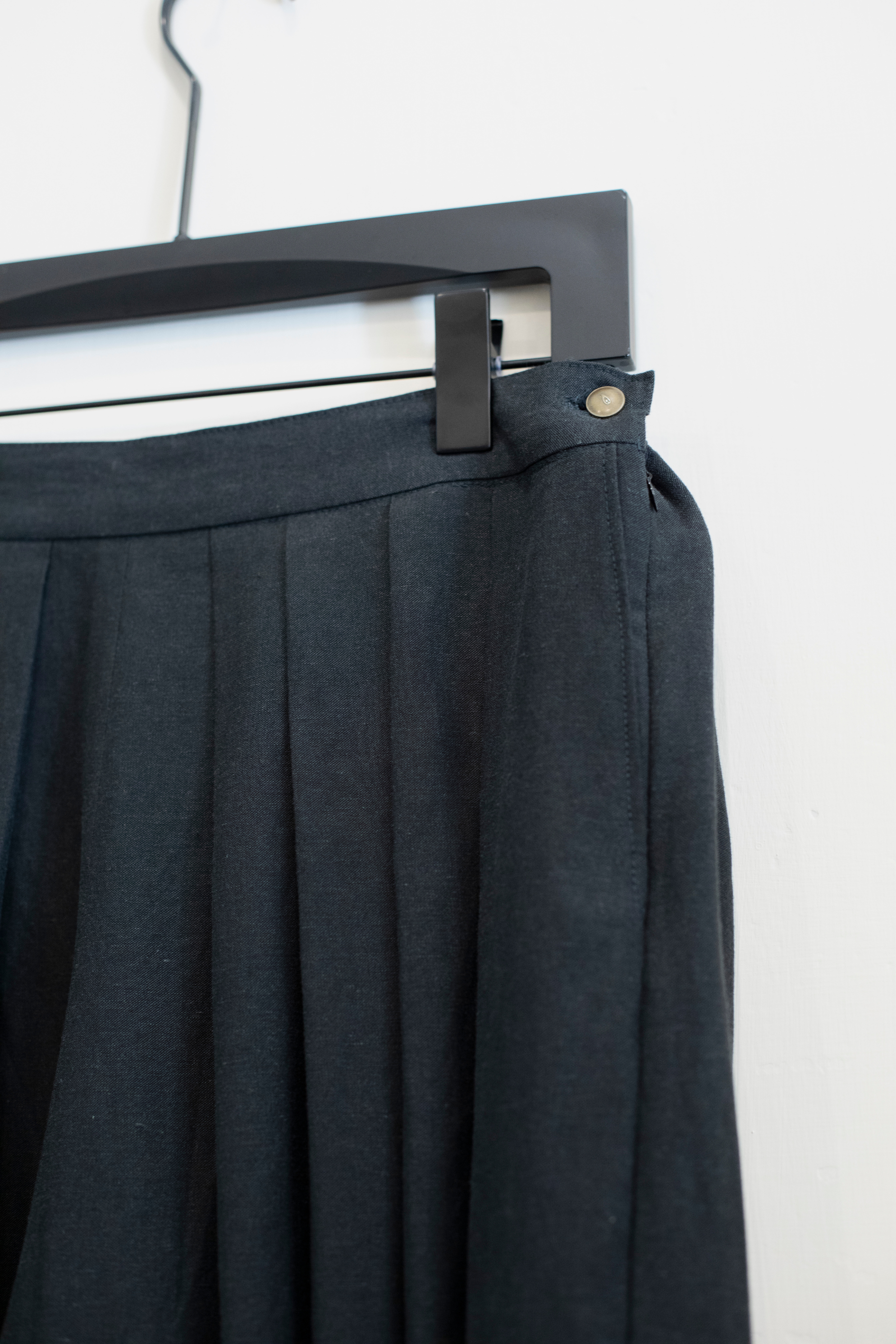 Hozuki Super Wide Leg Pleated Pants in Black Linen