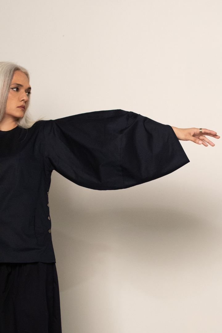 KOSUMOSU deep blue, balloon sleeved blouse with two front pockets in cotton mix