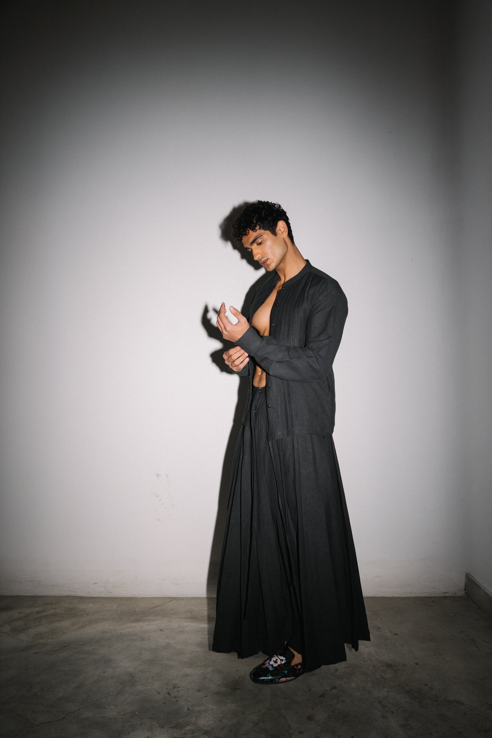 Fukujuso Pleated Pants in Linen / Unisex