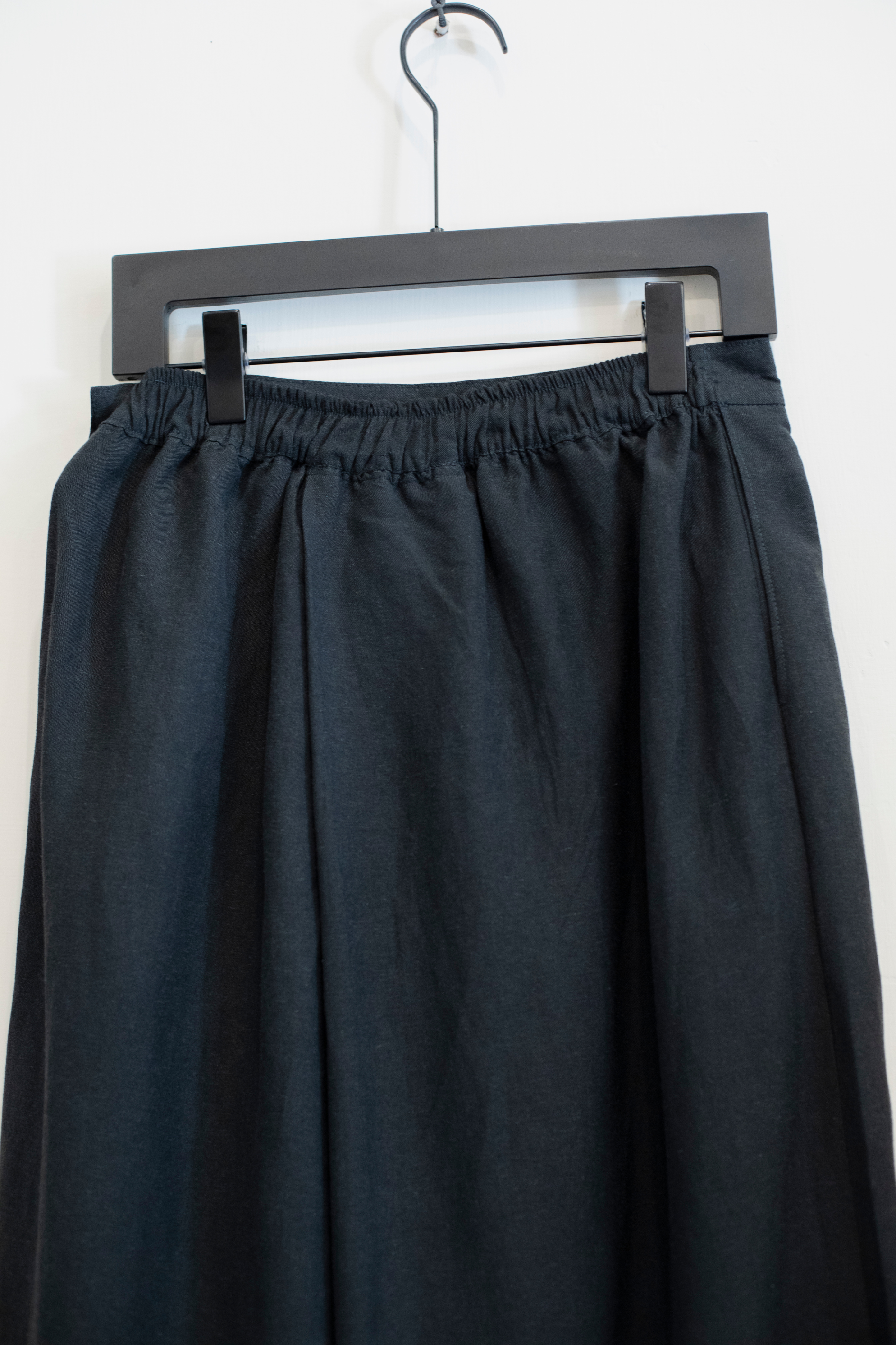 Hozuki Super Wide Leg Pleated Pants in Black Linen