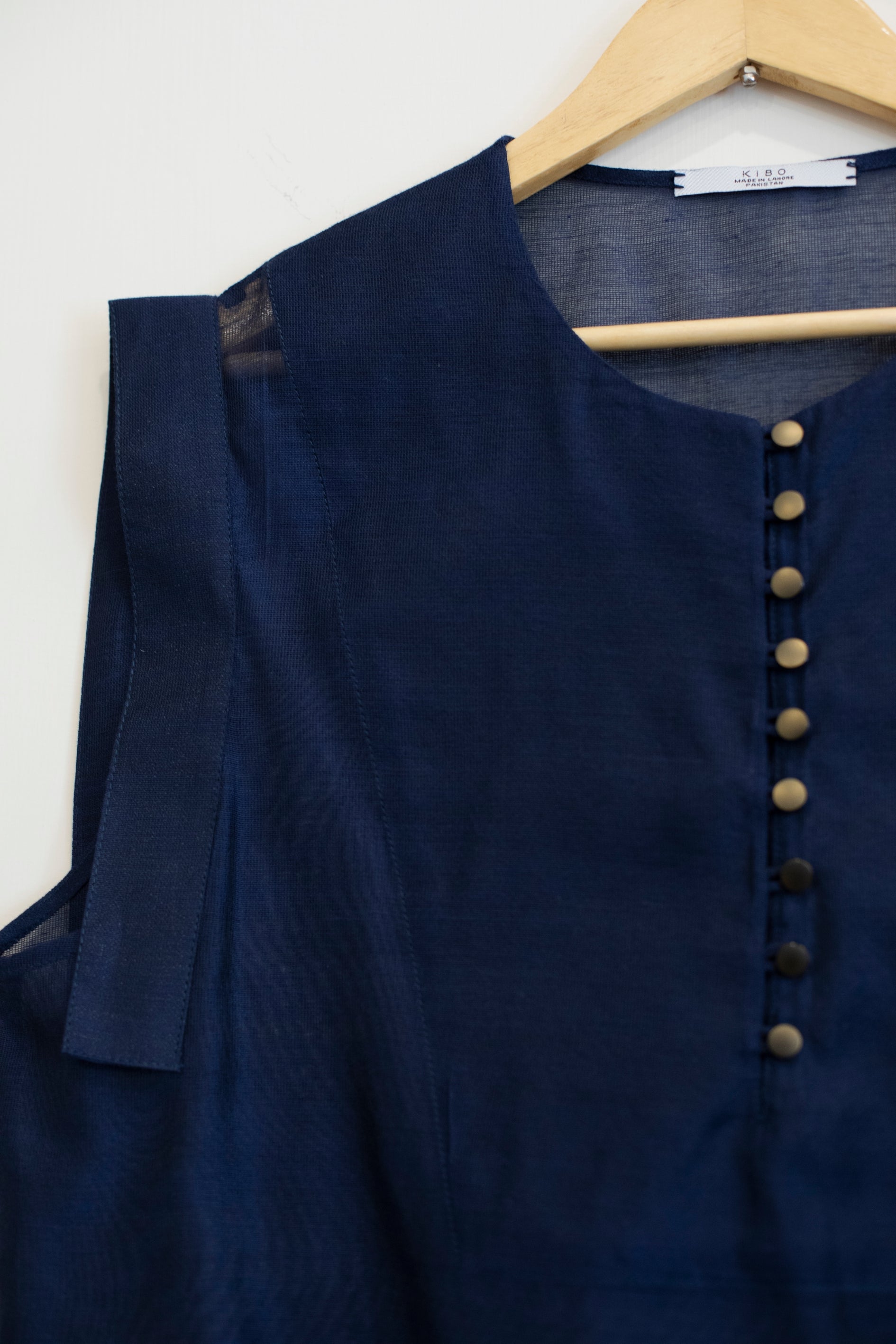 Koruyuri Sleeveless Shirt