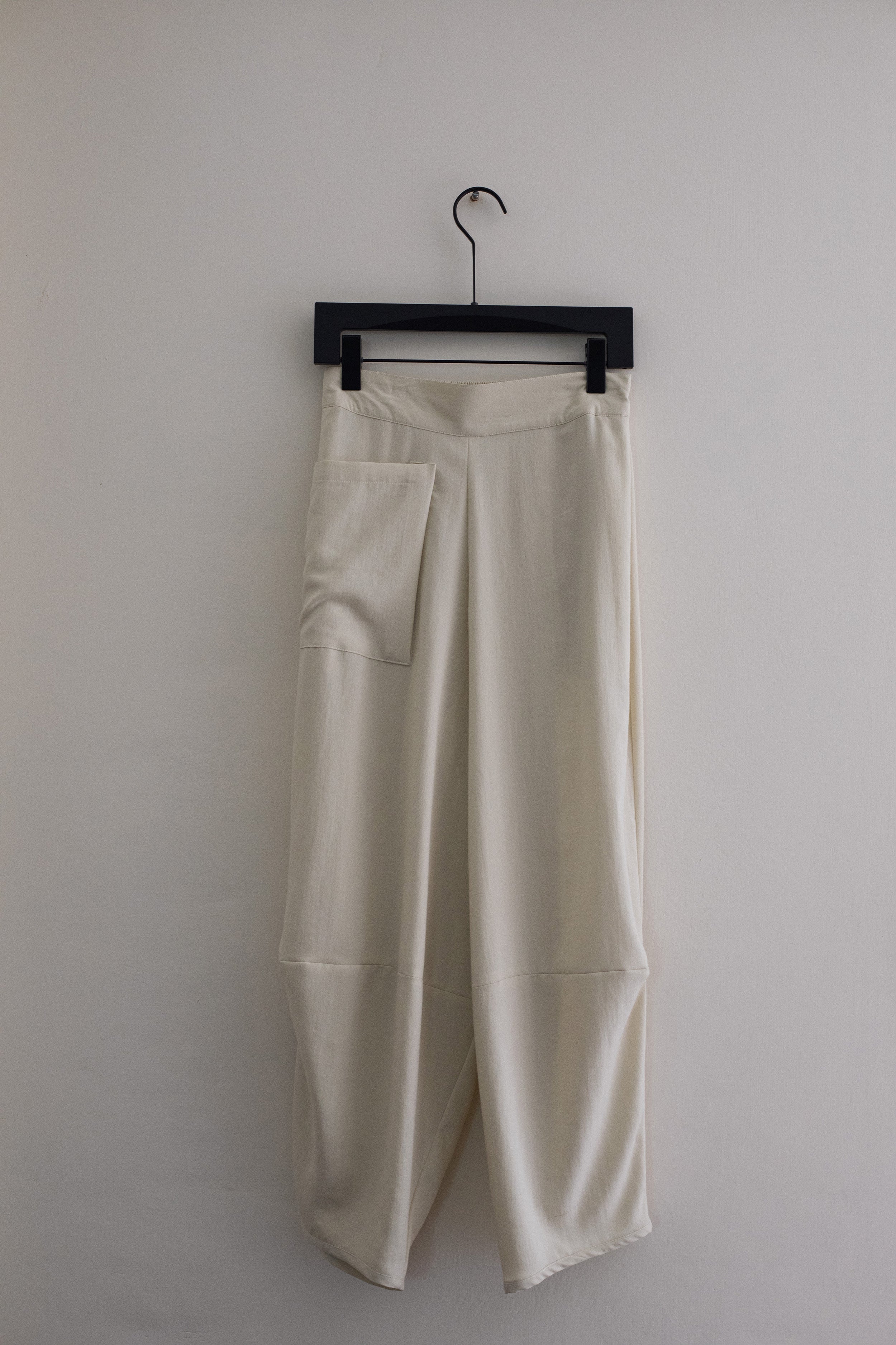 Hasu Short Asymmetrical Shirt with Balloon pants in Linen